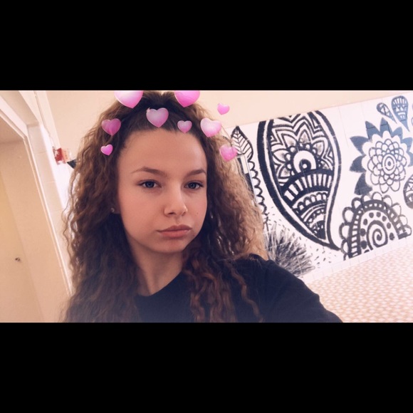 Meet your Posher, Nicole - Picture 1 of 1